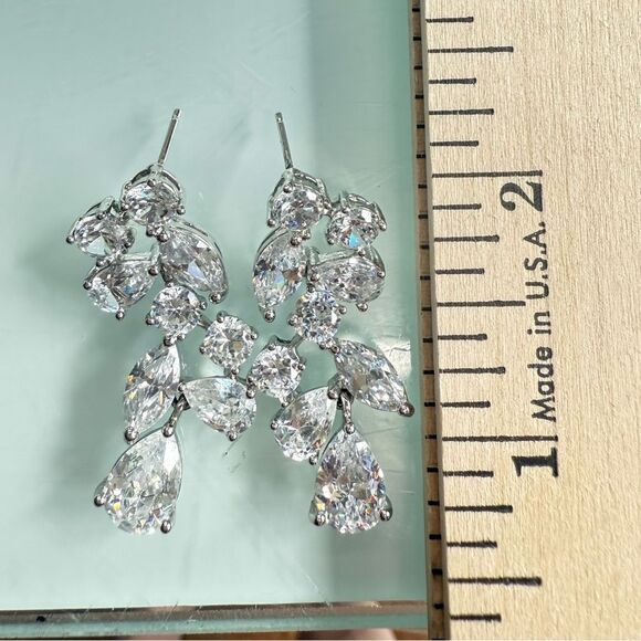 Pair of Sparkling Rhinestones Dangle Drop Earrings good quality costume - Picture 5 of 7